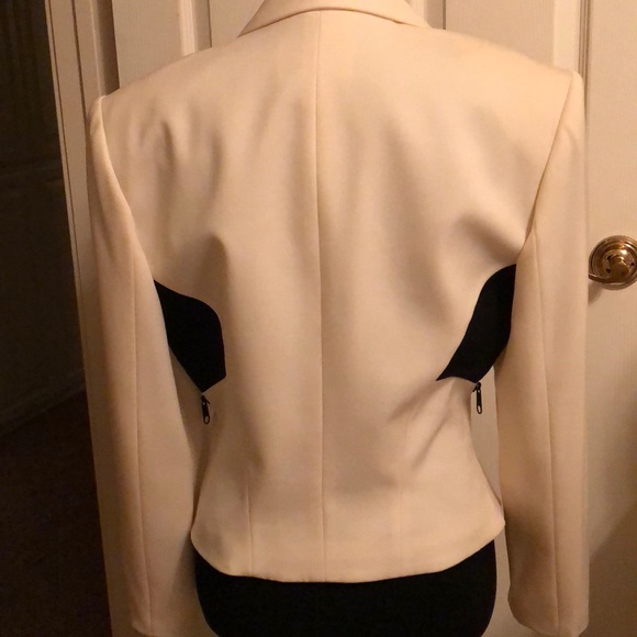 Designer form fitted jacket. Cream and black - Picture 3 of 4